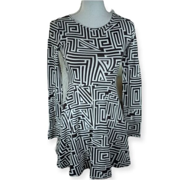 FOREVER 21 BLACK & WHITE DRESS SZ.S EUC - Picture 1 of 8